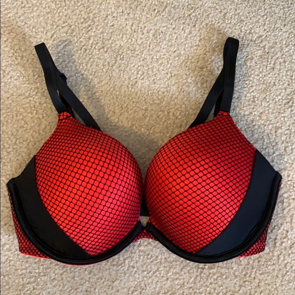 Frederick’s of Hollywood push up bra